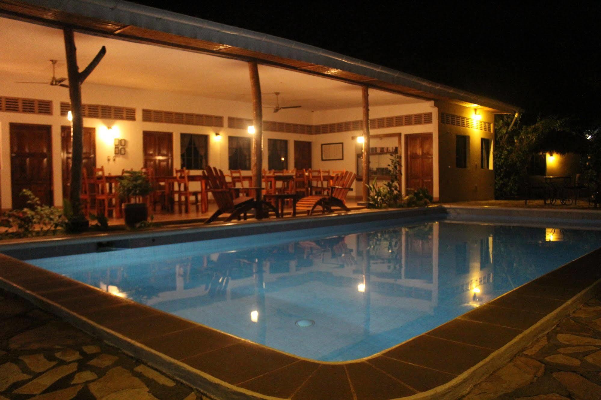 Hotel Mariposa León Esterno foto